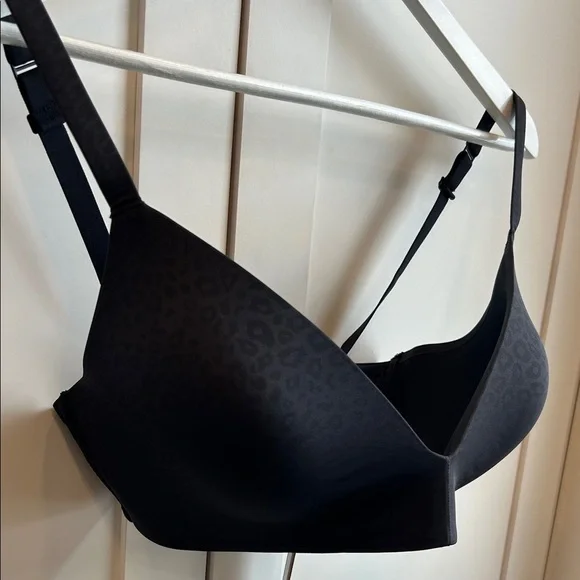 SKIMS Wireless Form Lightly Lined T-Shirt Demi Bra in Onyx Leopard Micro Print - Picture 10 of 13